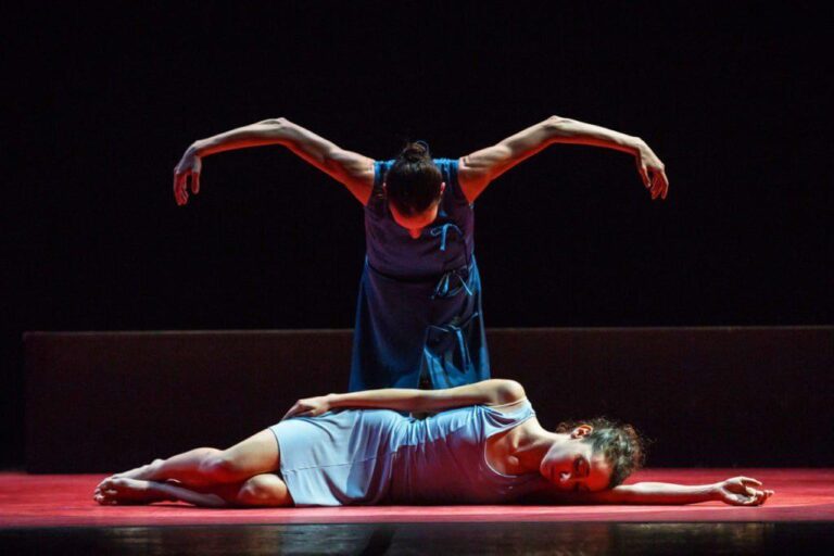 paris opera ballet. federica maine e giorgia calenda in annonciation di angelin prljocaj yasuko kageyama 1024x682 1